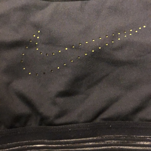 Nike sports bra black and yellow size medium - Picture 3 of 3